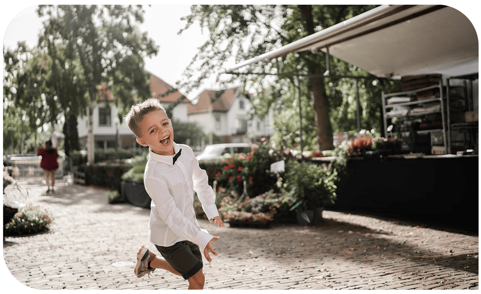 romy-fotografie-over-romy-helpen Spontane jongeman op een bruiloft