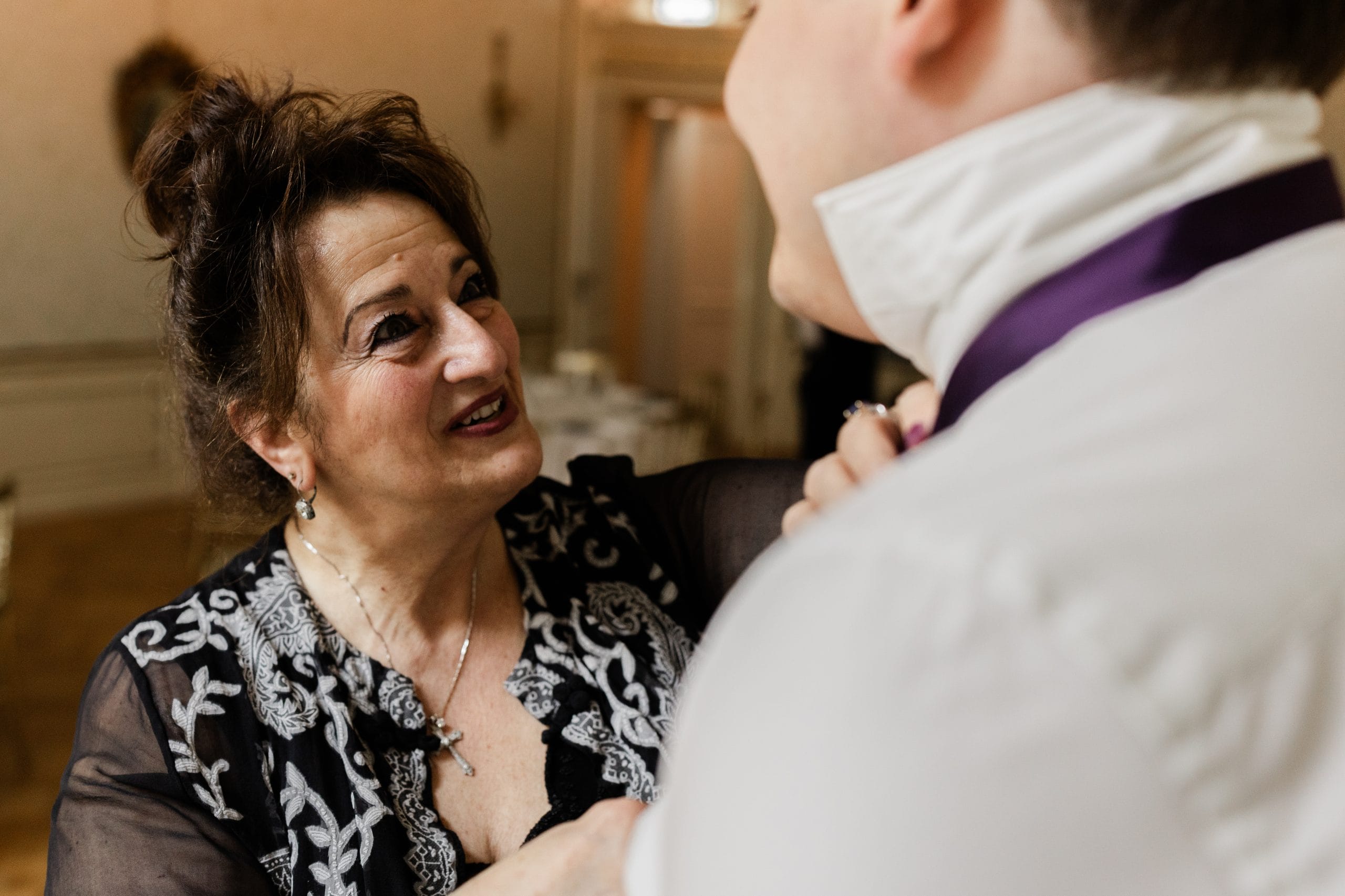 Knuffels op je trouwdag zijn er groot en klein, lang en kort, met alleen een hand, een blik, of met alle armen om elkaar heen.