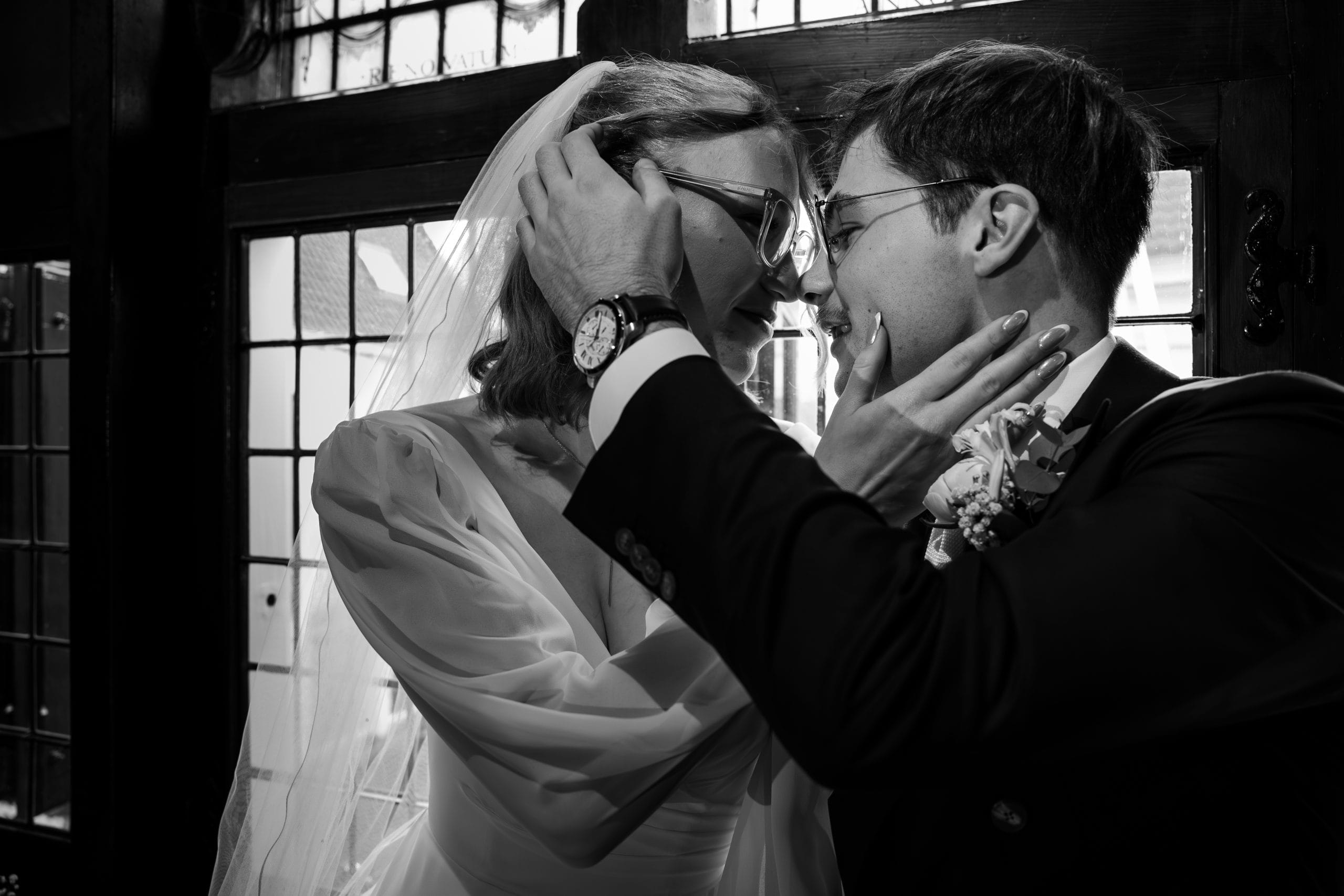 Een knuffel op je bruiloft zegt meer dan duizend woorden